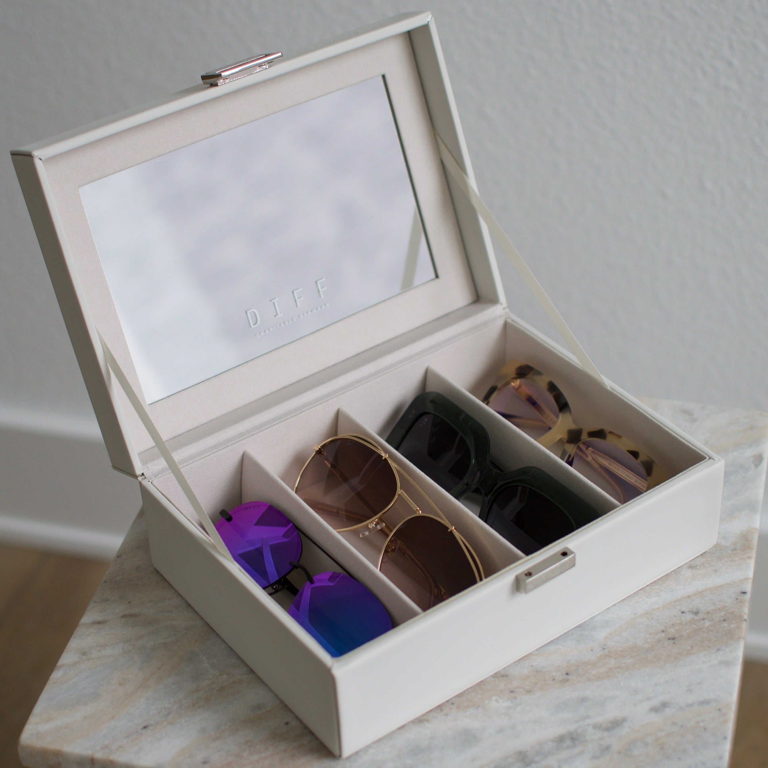 Vanity Case — 4 Pair Black
