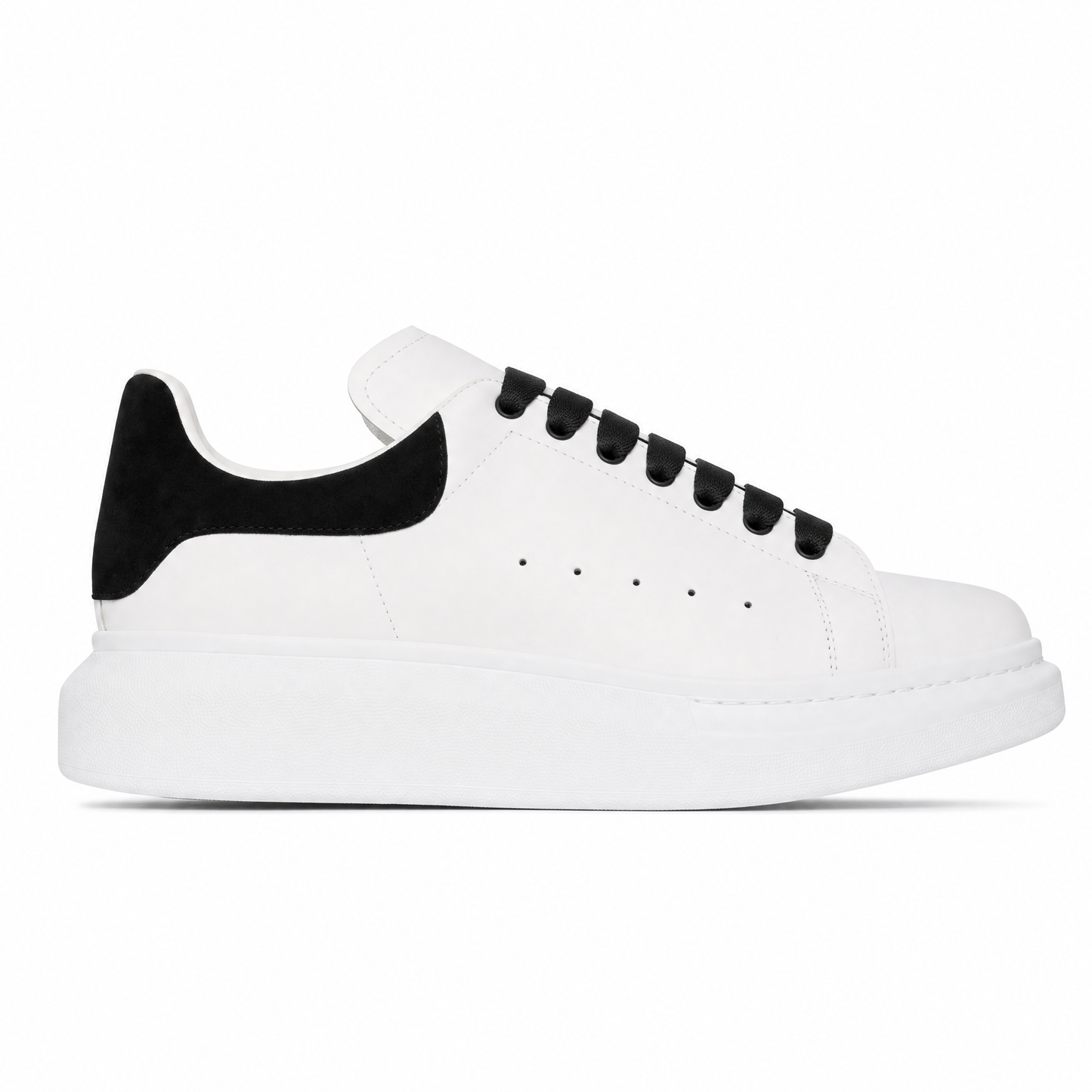 Oversized Sneaker White Black Contrast Lace
