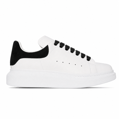 Oversized Sneaker White Black Contrast Lace
