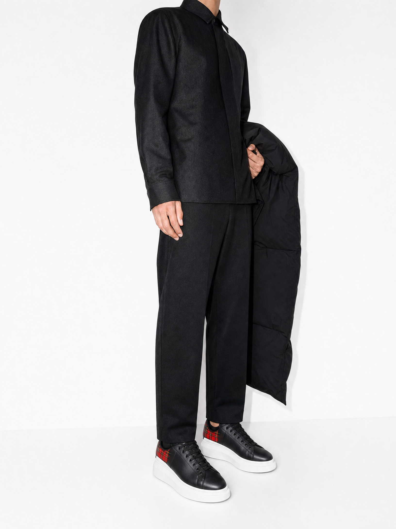 Oversized Sneaker Black Red Plaid