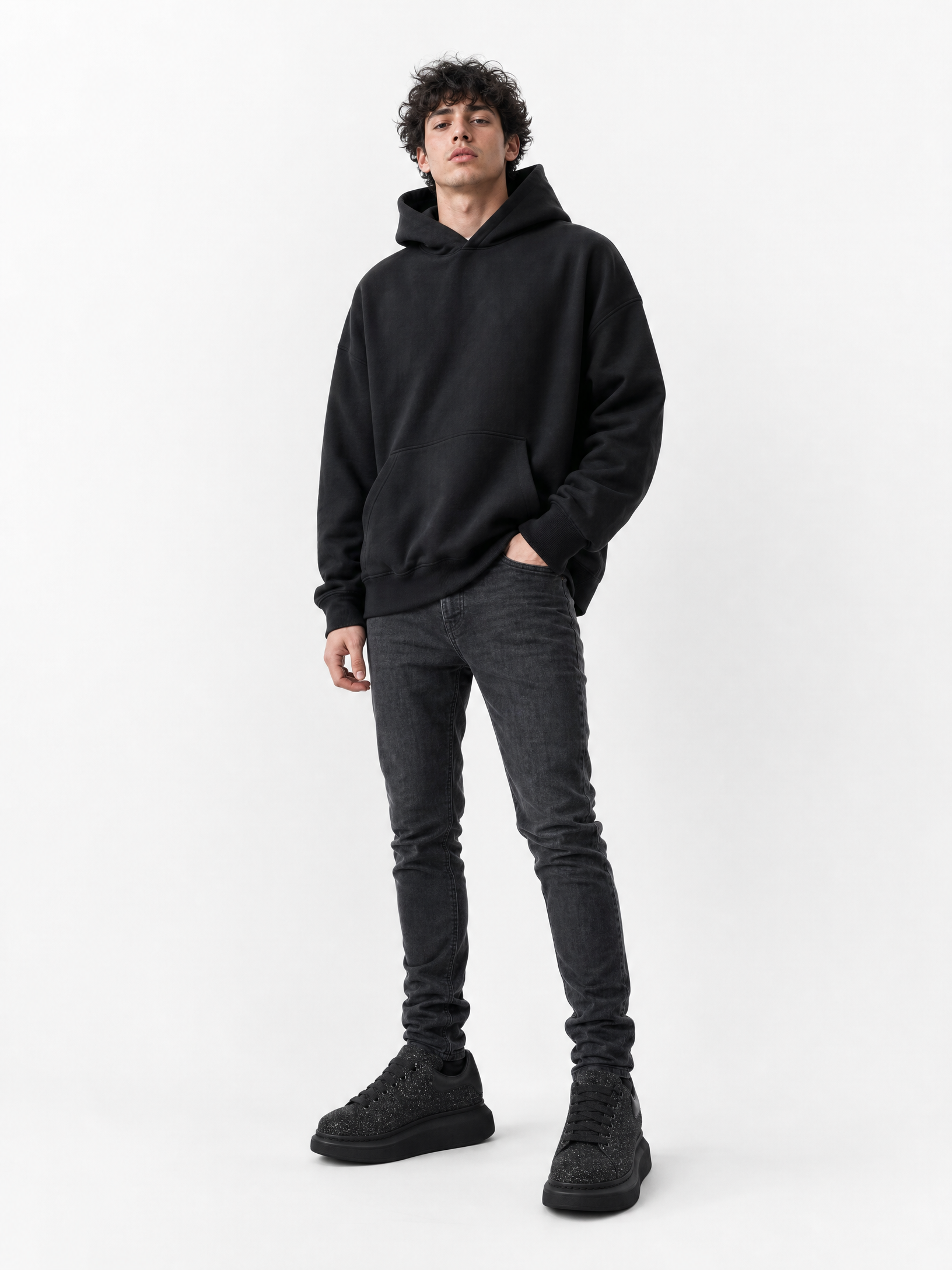 Oversized Sneaker Triple Black Glitter