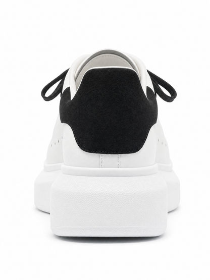 Oversized Sneaker White Black Contrast Lace