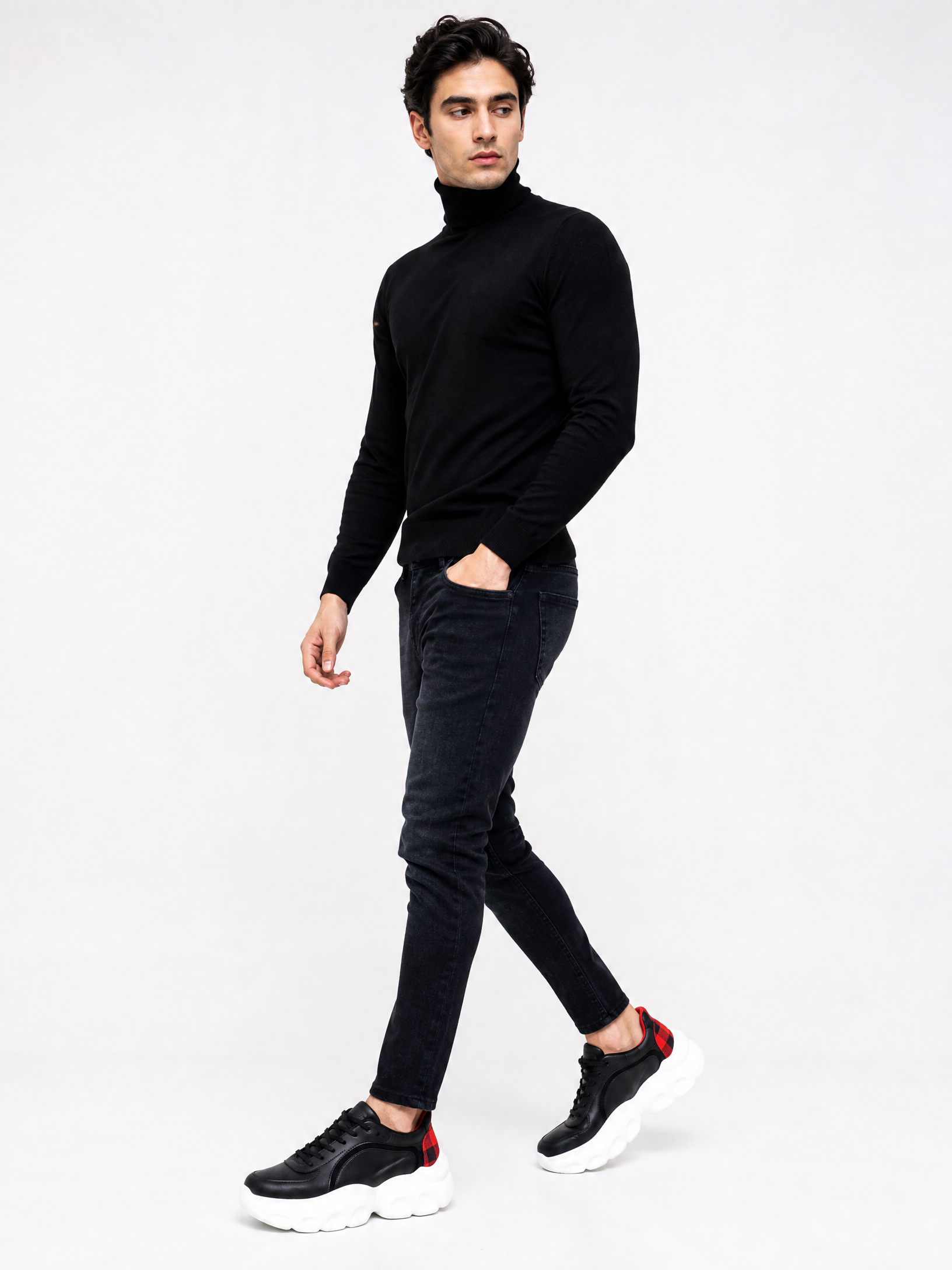 Oversized Sneaker Black Red Plaid