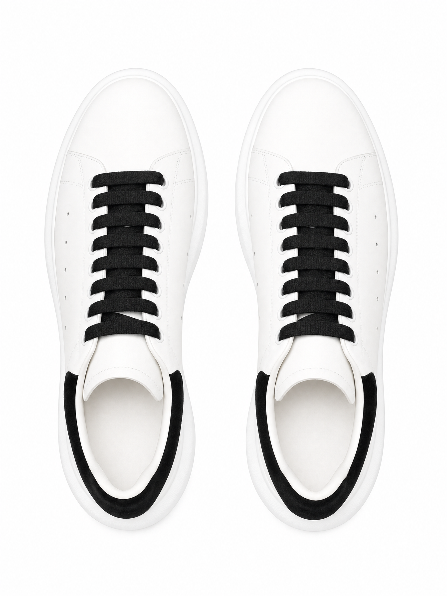 Oversized Sneaker White Black Contrast Lace