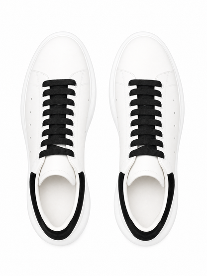 Oversized Sneaker White Black Contrast Lace