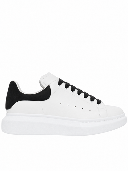 Oversized Sneaker White Black Contrast Lace