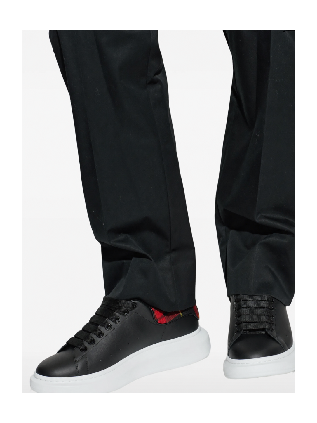 Oversized Sneaker Black Red Plaid