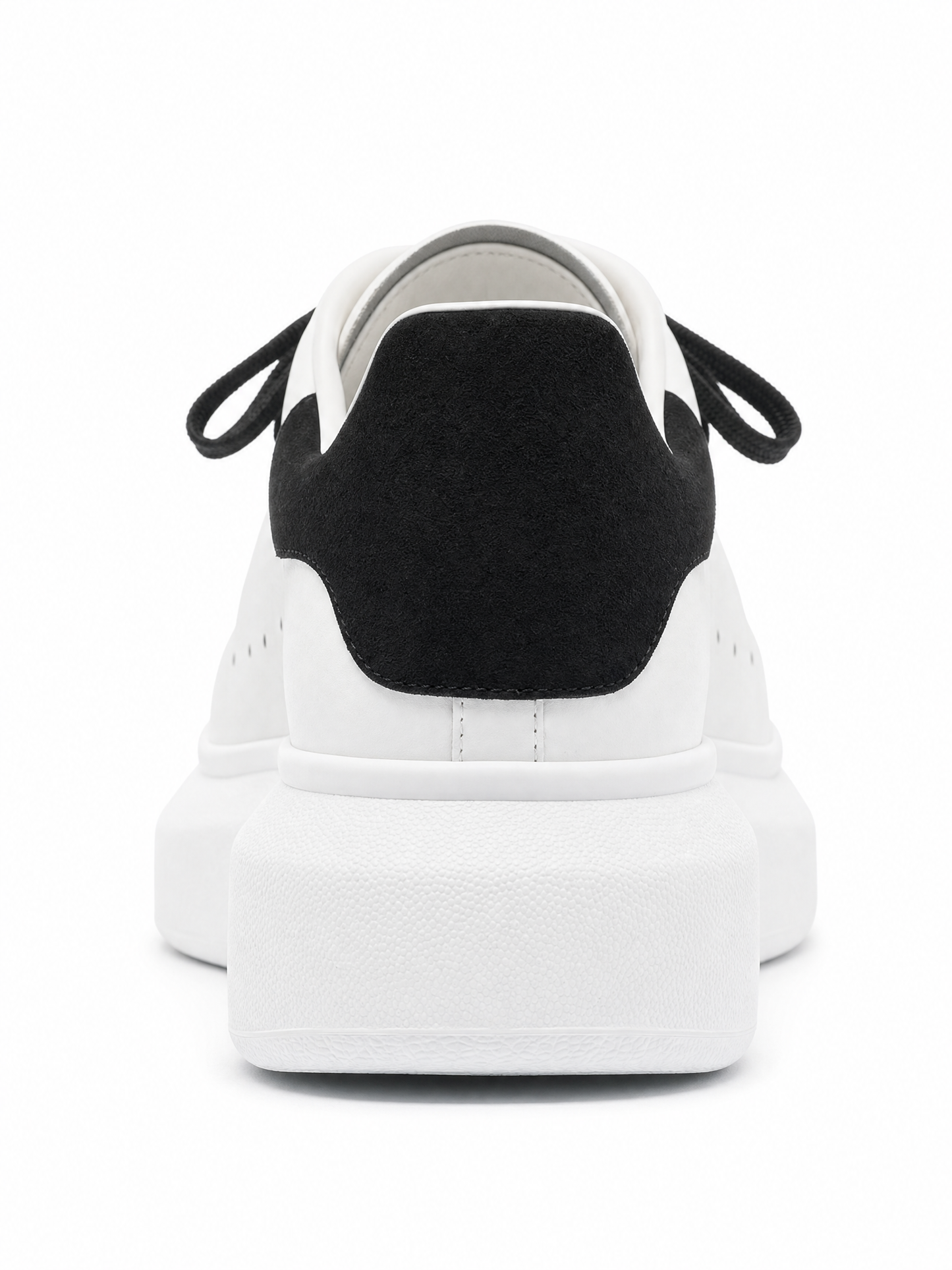 Oversized Sneaker White Black Contrast Lace